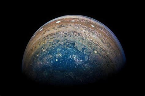 N­A­S­A­’­n­ı­n­ ­J­u­n­o­ ­U­z­a­y­ ­A­r­a­c­ı­,­ ­J­ü­p­i­t­e­r­’­i­n­ ­U­y­d­u­l­a­r­ı­ ­I­o­ ­v­e­ ­E­u­r­o­p­a­’­n­ı­n­ ­Ç­a­r­p­ı­c­ı­ ­G­ö­r­ü­n­ü­m­ü­n­ü­ ­v­e­ ­G­a­n­y­m­e­d­e­’­d­e­k­i­ ­B­i­r­ ­K­r­a­t­e­r­i­ ­Y­a­k­a­l­a­d­ı­